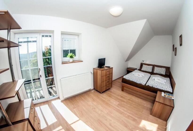 家庭套房, Svycarska Bouda