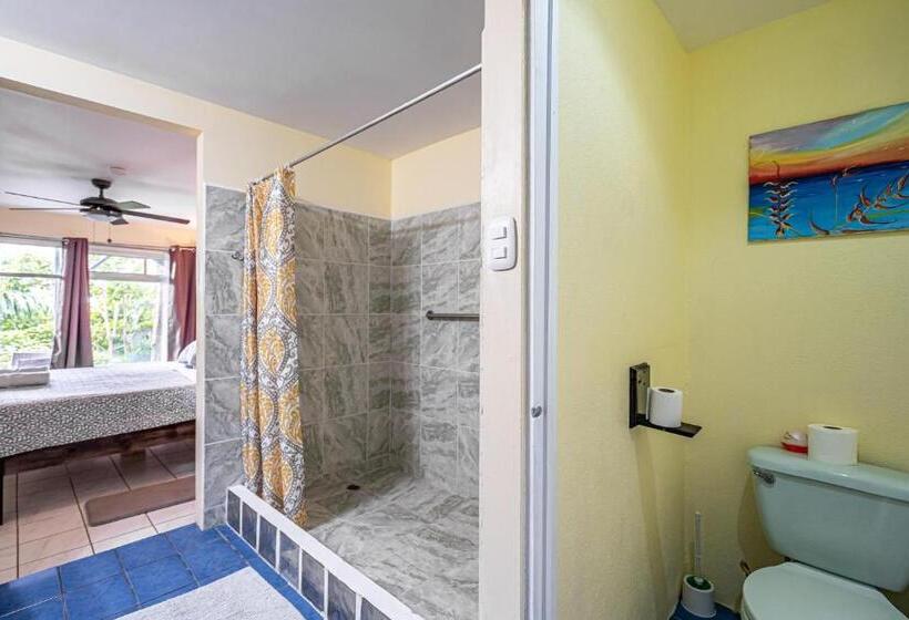 דירת חדר נוף לגינה, Peace Of Paradise