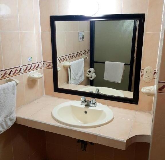 اتاق استاندارد سه نفره, Las Americas