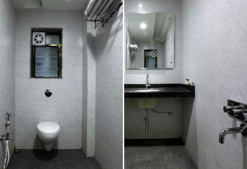 חדר קלאסי לשלושה, Collection O Satyan Inn