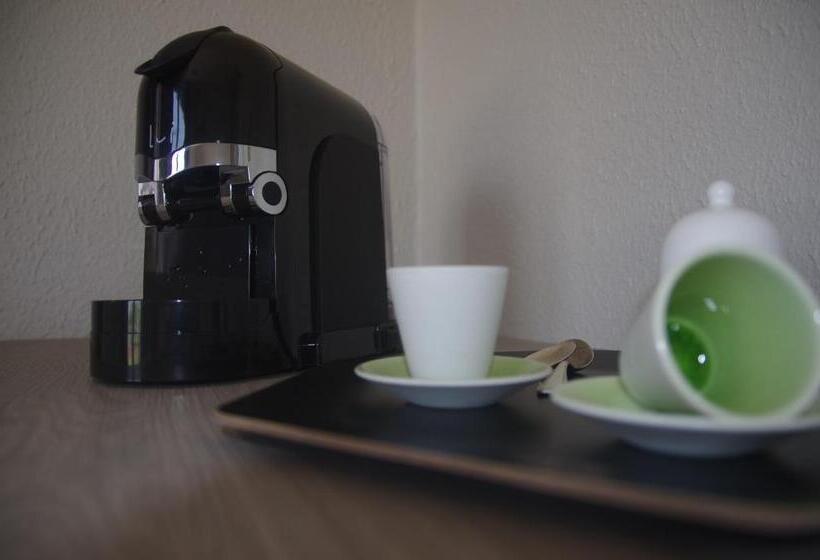 سوییت, Hôtel Des Amandiers