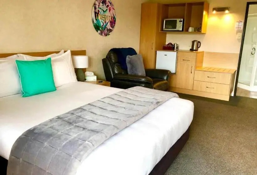 スタンダードスタジオ, Hacienda Motor Lodge