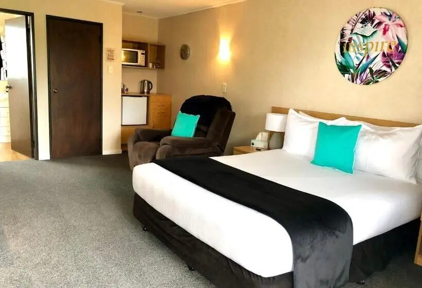 スタンダードスタジオ, Hacienda Motor Lodge