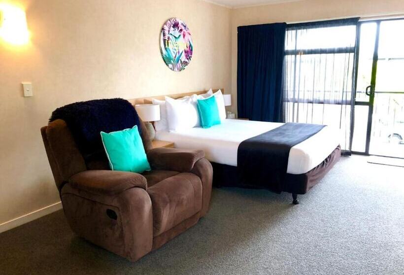 استودیوی استاندارد, Hacienda Motor Lodge