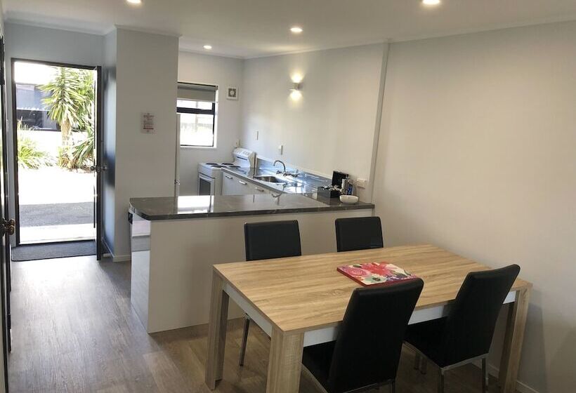 آپارتمان 2 خوابه, Hacienda Motor Lodge