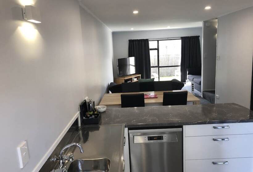 آپارتمان 2 خوابه, Hacienda Motor Lodge