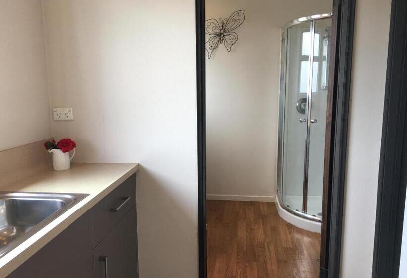 استودیوی استاندارد, Hacienda Motor Lodge