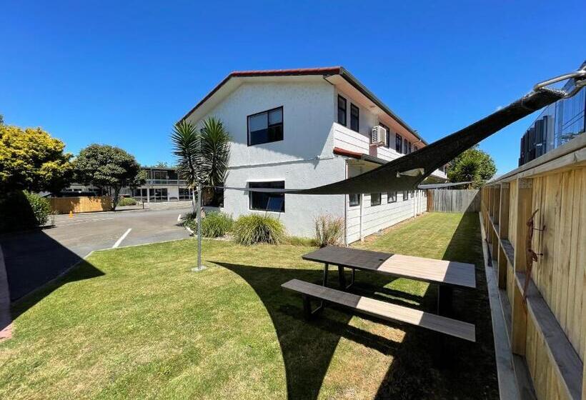 آپارتمان 2 خوابه, Hacienda Motor Lodge