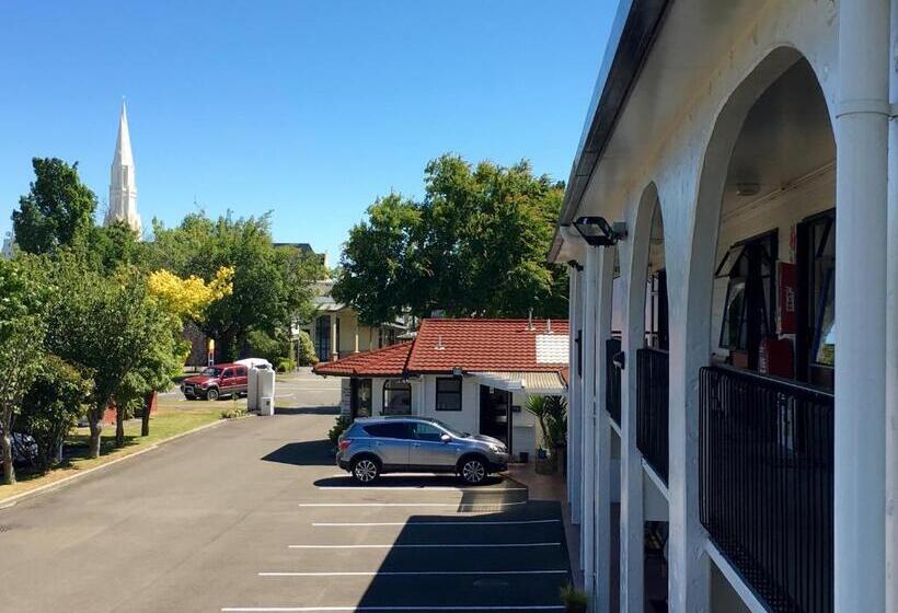 آپارتمان 2 خوابه, Hacienda Motor Lodge