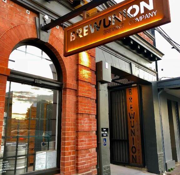 آپارتمان 3 خوابه, Hacienda Motor Lodge