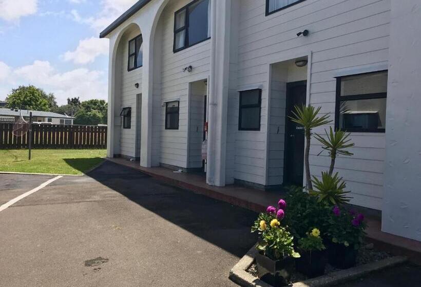 آپارتمان 3 خوابه, Hacienda Motor Lodge