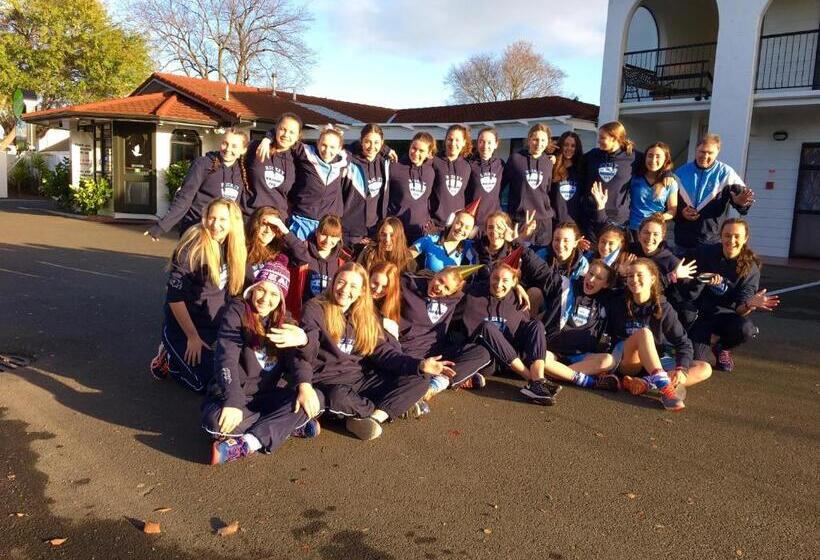 آپارتمان 3 خوابه, Hacienda Motor Lodge