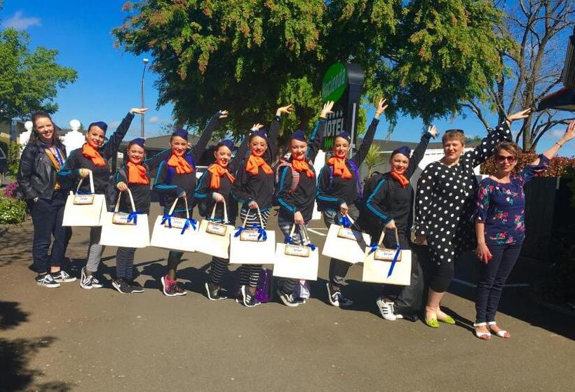 آپارتمان 3 خوابه, Hacienda Motor Lodge