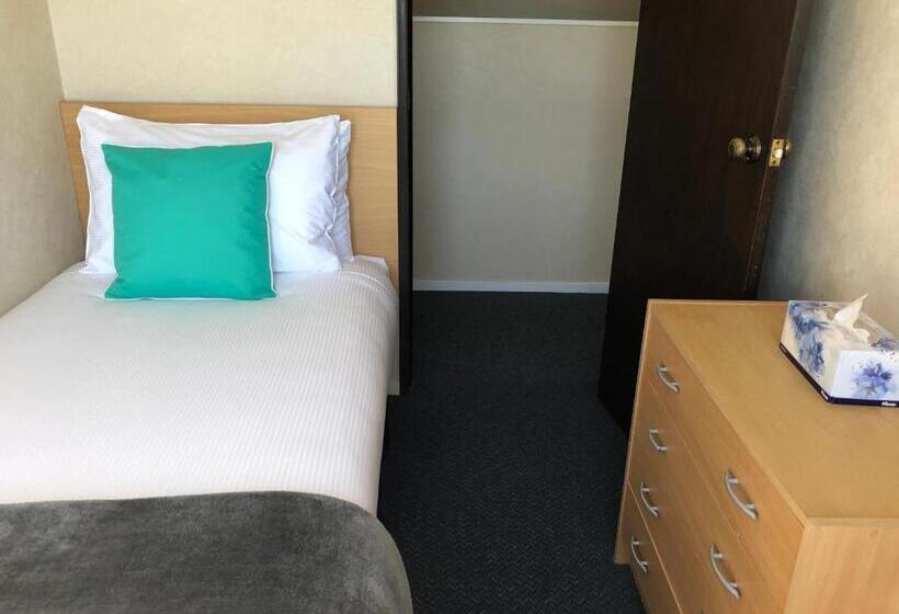 آپارتمان 3 خوابه, Hacienda Motor Lodge