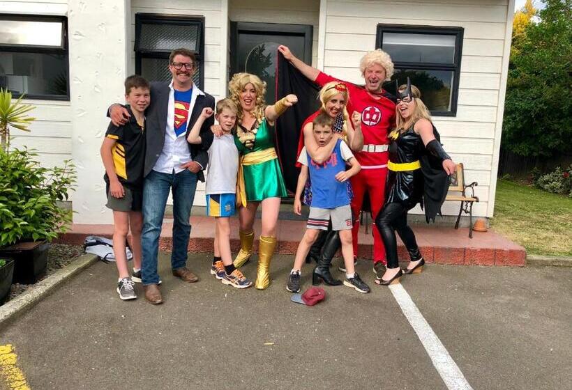 آپارتمان 3 خوابه, Hacienda Motor Lodge