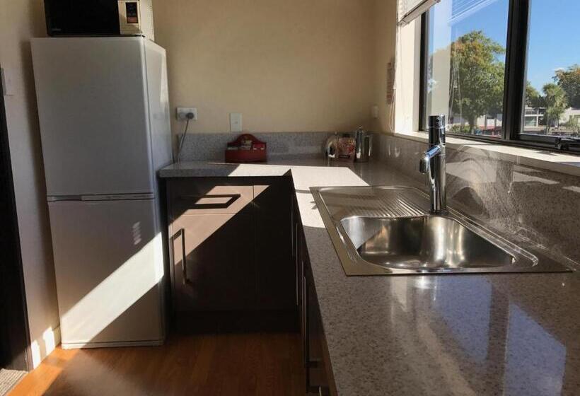 آپارتمان 2 خوابه, Hacienda Motor Lodge