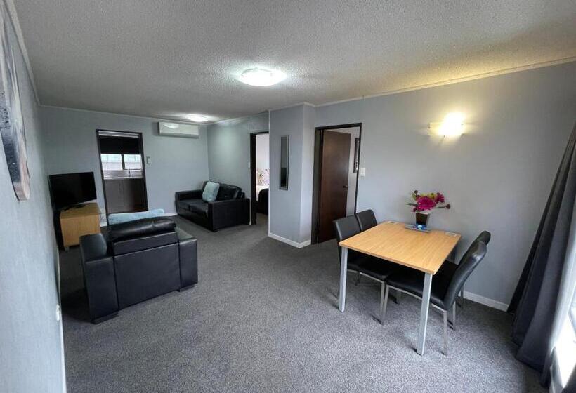 آپارتمان 2 خوابه, Hacienda Motor Lodge