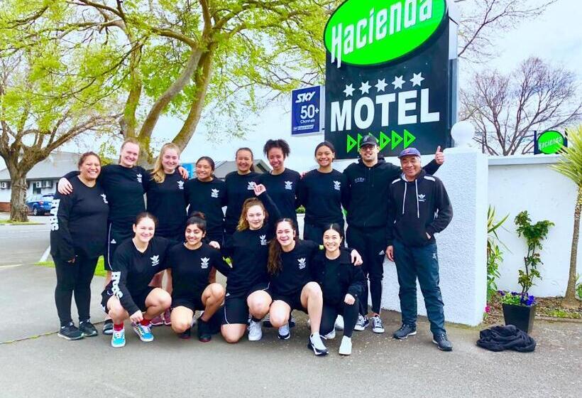 آپارتمان 3 خوابه, Hacienda Motor Lodge