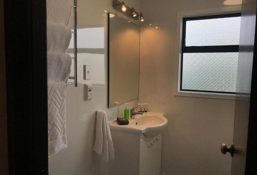 آپارتمان 3 خوابه, Hacienda Motor Lodge