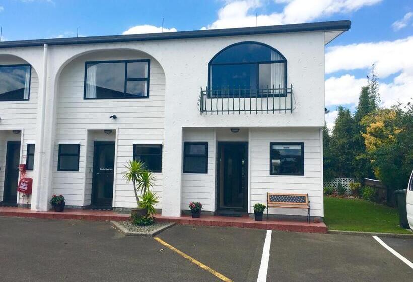 آپارتمان 3 خوابه, Hacienda Motor Lodge