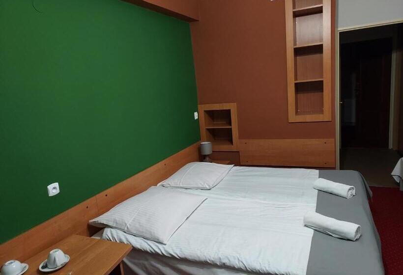 اتاق استاندارد سه نفره, Rezydencja Izabella