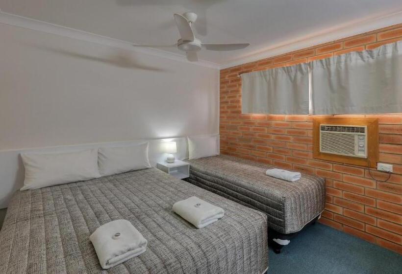 패밀리 룸, Gunsynd Motor Inn