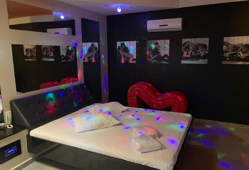 デラックススタジオ, Ibiza Golden Motel