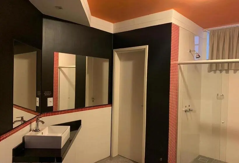 استودیوی لوکس, Ibiza Golden Motel
