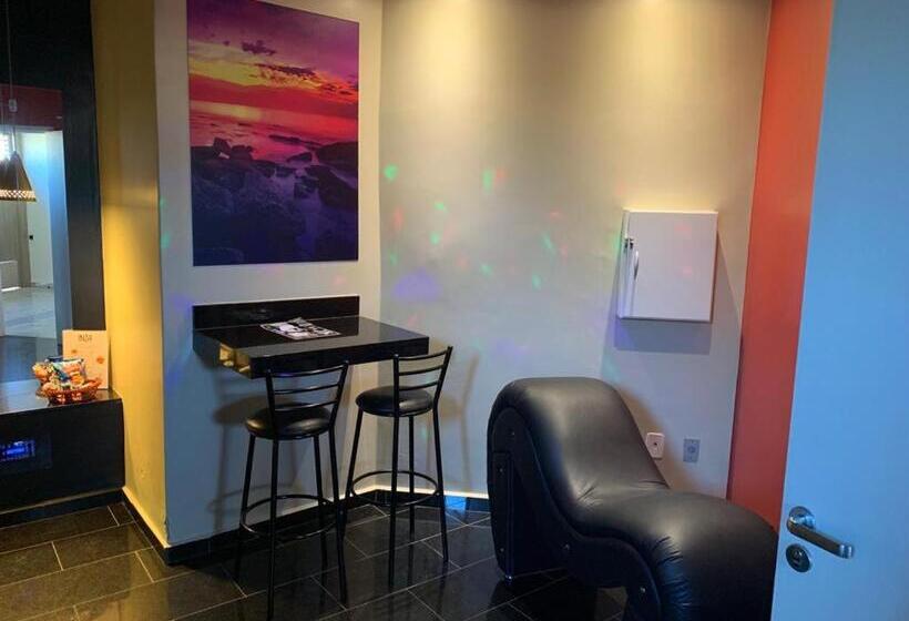 デラックススタジオ, Ibiza Golden Motel