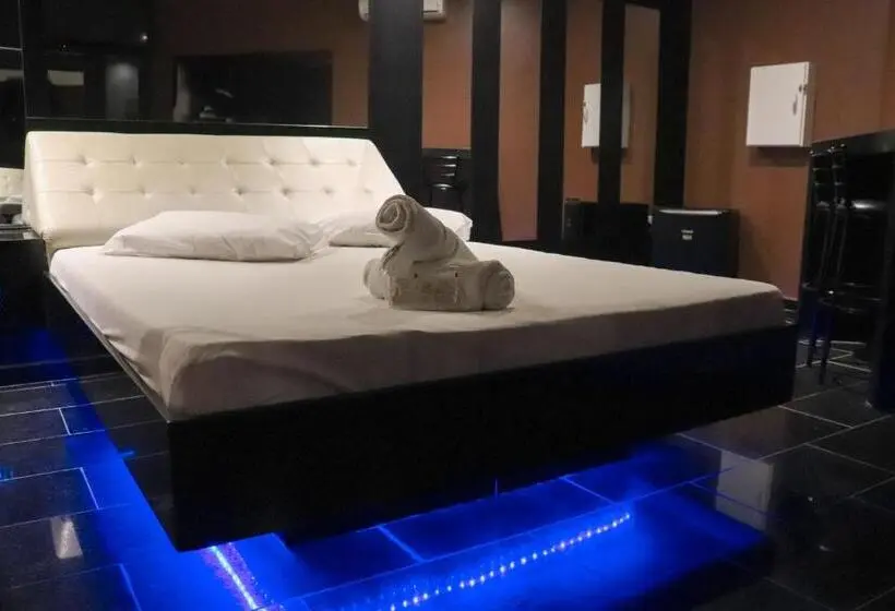 اتاق لوکس, Ibiza Golden Motel