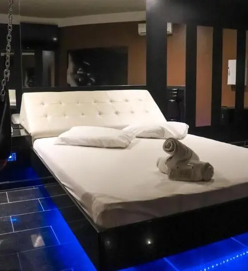 اتاق لوکس, Ibiza Golden Motel