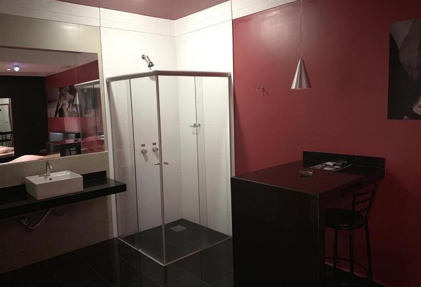 デラックススタジオ, Ibiza Golden Motel