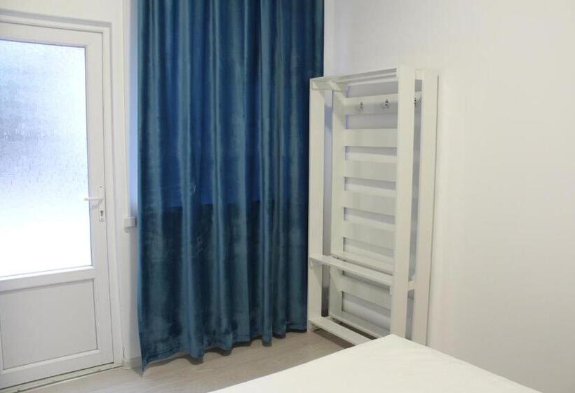 اتاق استاندارد با سرویس بهداشتی مشترک, Park Hostel Osh