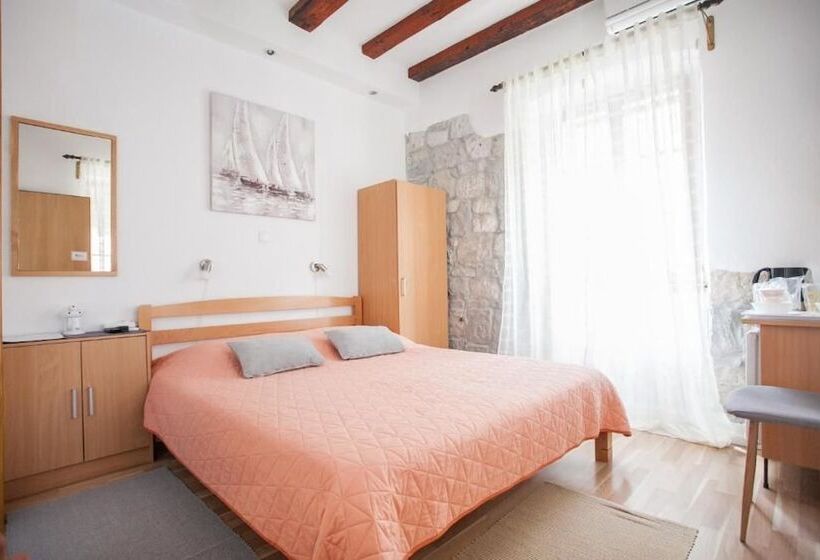 Habitació Estàndard amb Terrassa, Guesthouse Trogir Proto