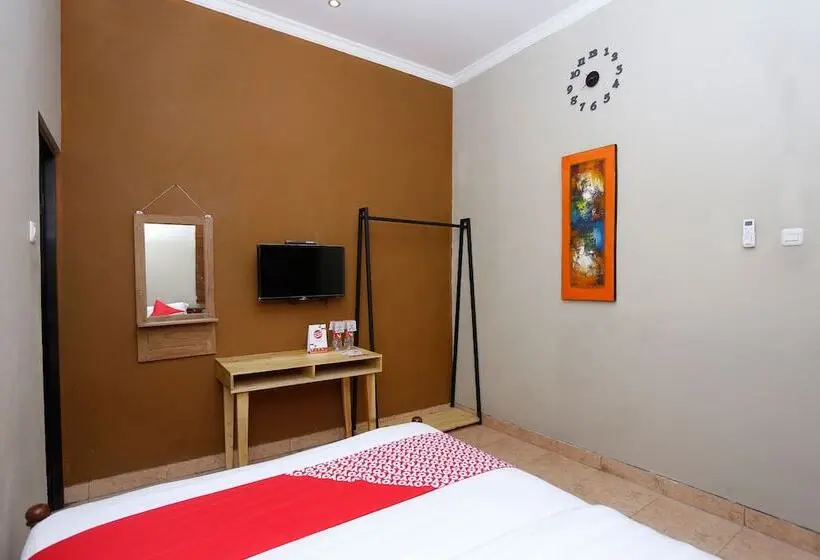 Standard Yhden Hengen Huone, Oyo 1072 Kampung Condro Wulan Guesthouse