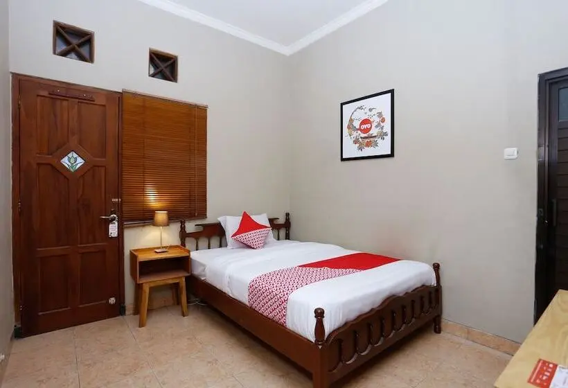 Standard Yhden Hengen Huone, Oyo 1072 Kampung Condro Wulan Guesthouse