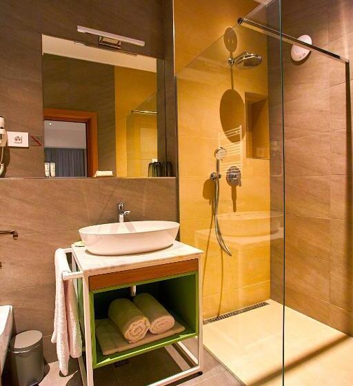 스위트 킹사이즈 침대, Riva Mamaia Beach Apart