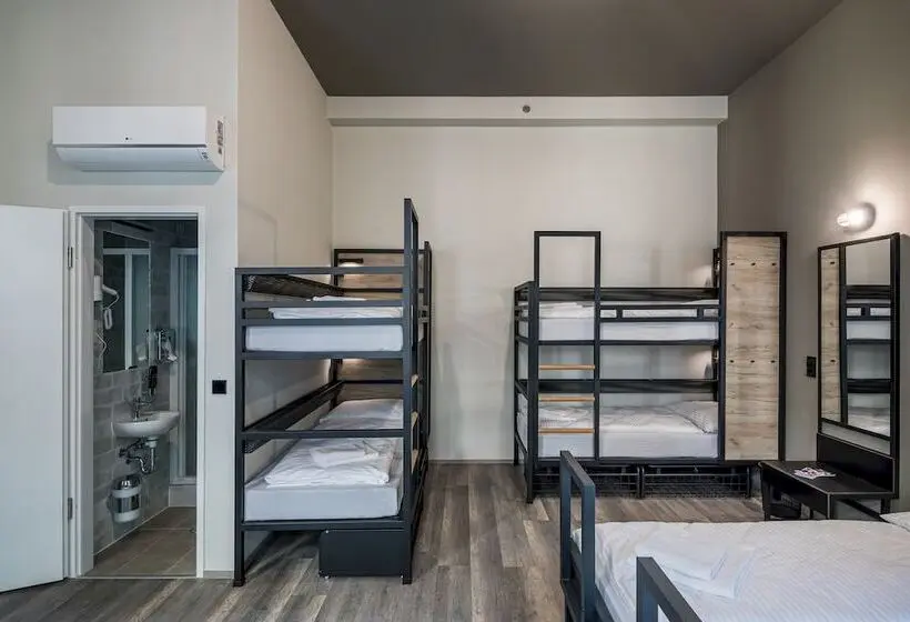 ルームシェアのワンベッド, a&o Budapest City