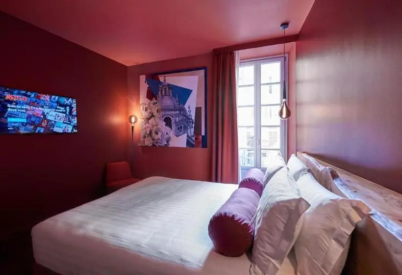 Deluxerum Stadsutsikt, 73 Boutique