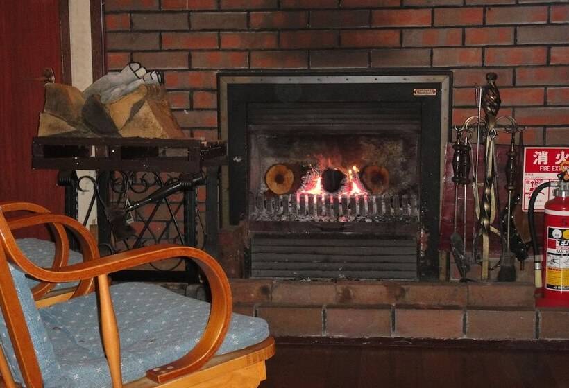 اتاق استاندارد چهار تخته, Pension Old String