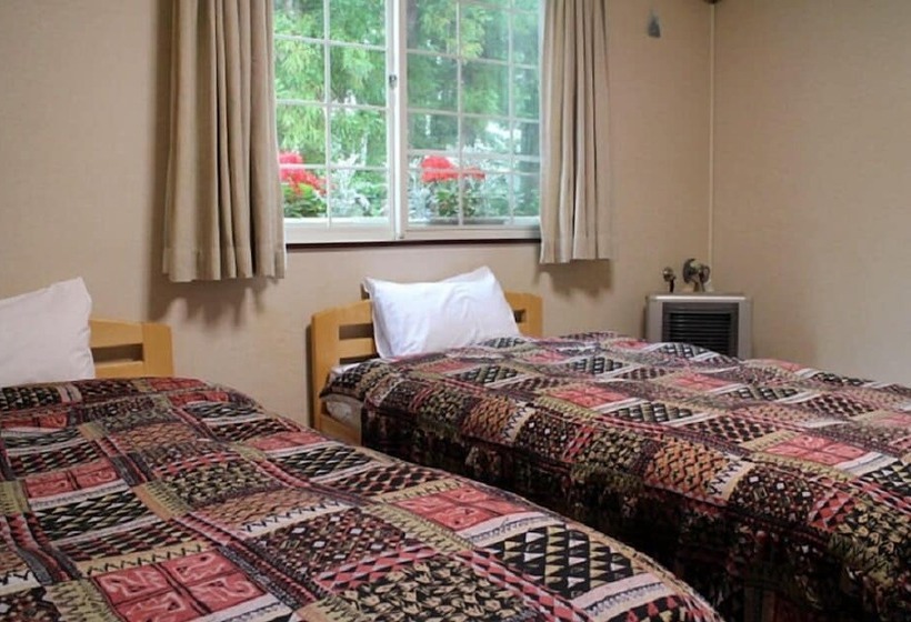 اتاق استاندارد چهار تخته, Pension Old String