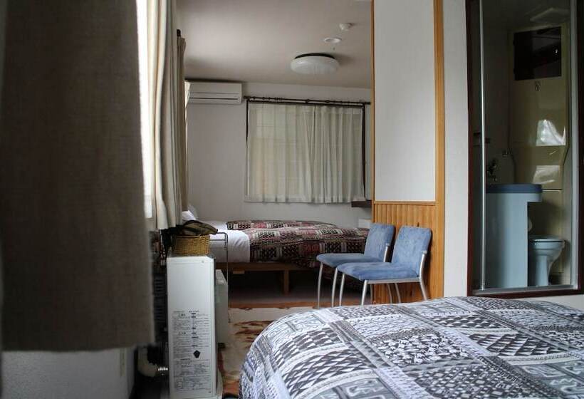 اتاق استاندارد چهار تخته, Pension Old String