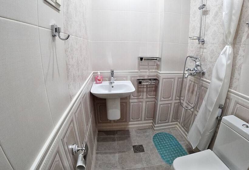 تختخواب در اتاق مشترک, Retro Hostel & Tours