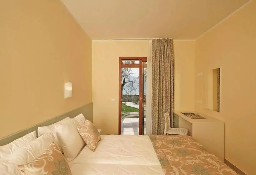 Huoneisto 2 Makuuhuonetta, Residence Dany Appartamenti Con Cucina Vista Lago Piscina E Parcheggio