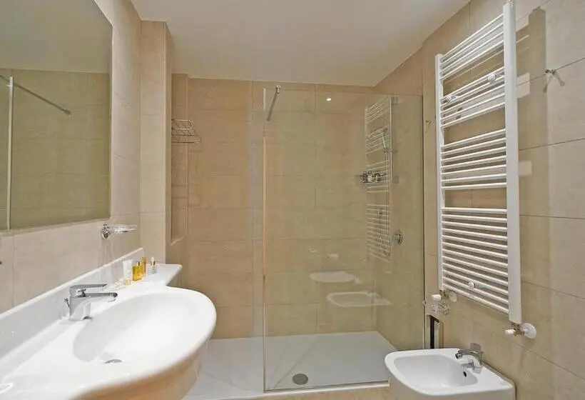Huoneisto 2 Makuuhuonetta, Residence Dany Appartamenti Con Cucina Vista Lago Piscina E Parcheggio