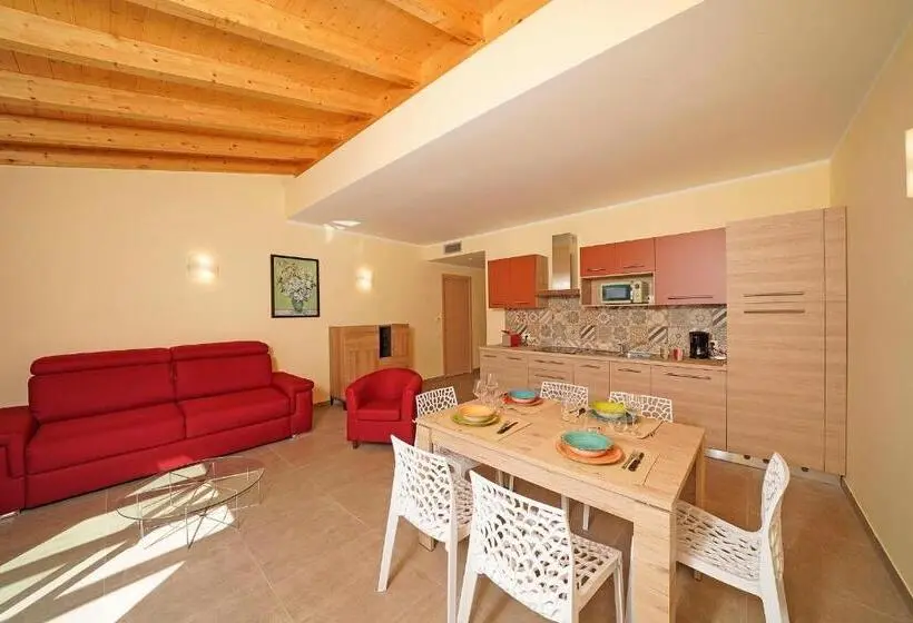 Huoneisto 2 Makuuhuonetta, Residence Dany Appartamenti Con Cucina Vista Lago Piscina E Parcheggio
