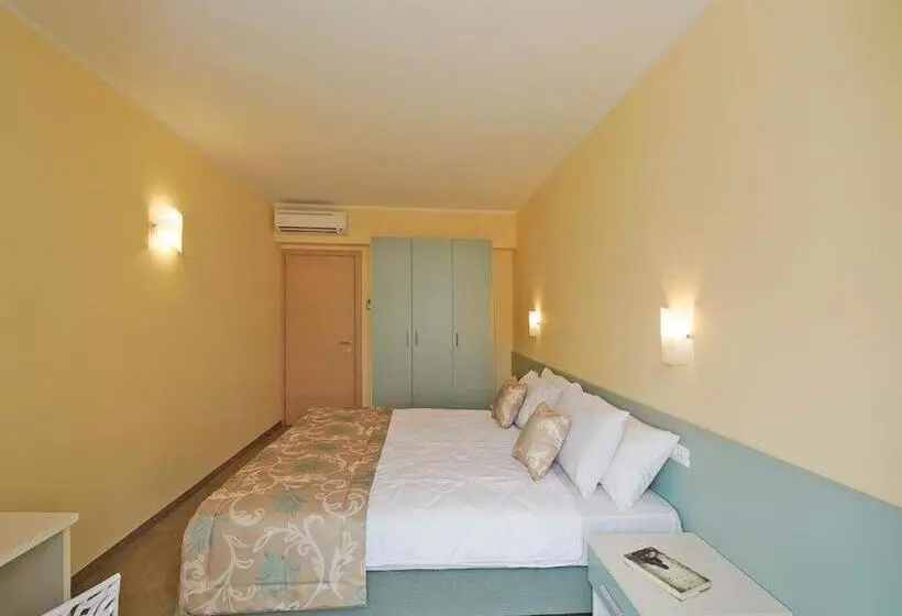 Huoneisto 2 Makuuhuonetta, Residence Dany Appartamenti Con Cucina Vista Lago Piscina E Parcheggio