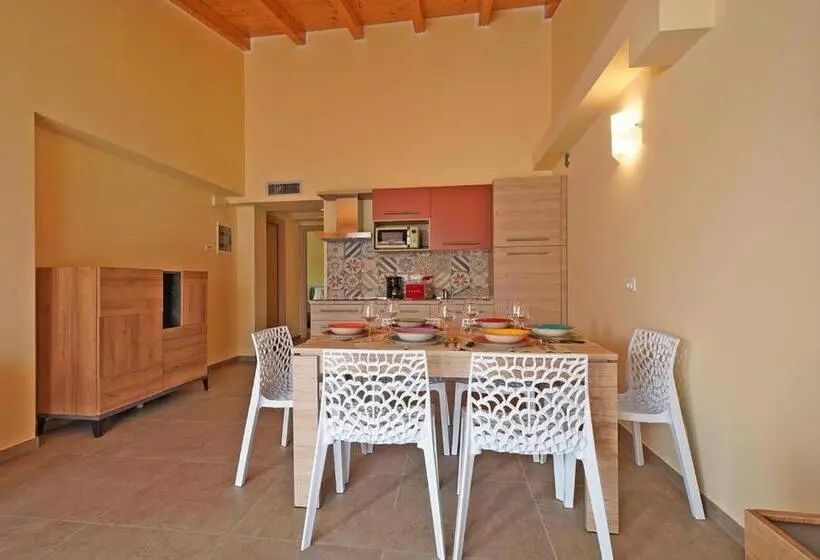 Superior-huoneisto 1 Makuuhuone, Residence Dany Appartamenti Con Cucina Vista Lago Piscina E Parcheggio