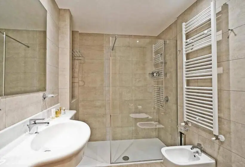 Superior-huoneisto 1 Makuuhuone, Residence Dany Appartamenti Con Cucina Vista Lago Piscina E Parcheggio