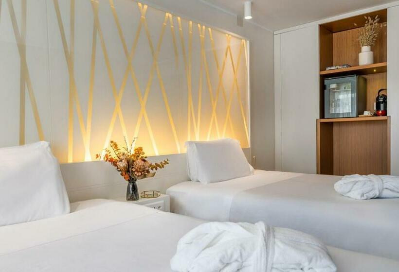 غرفة عائلية, Admiral Lugano